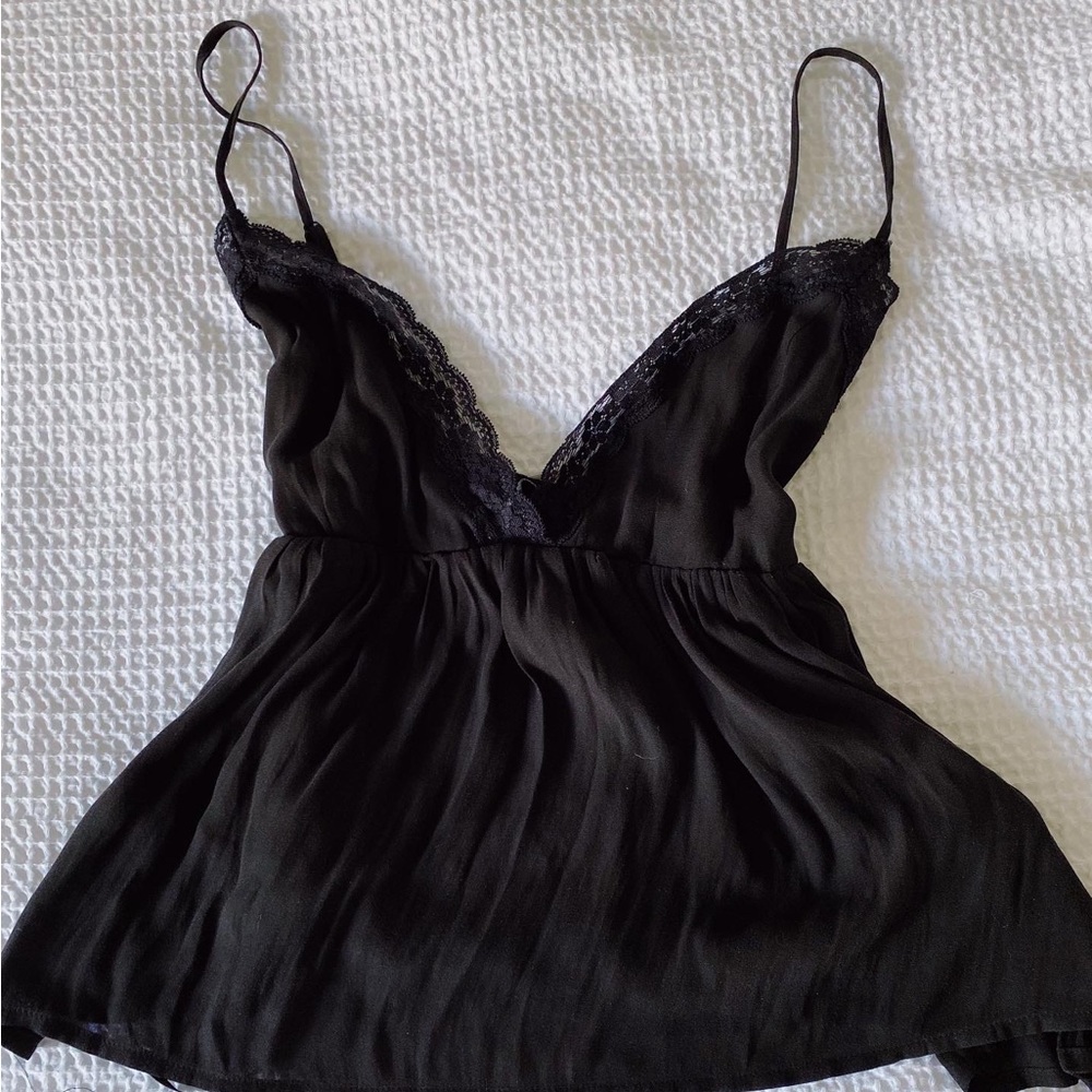 black tank top !! so comfy
